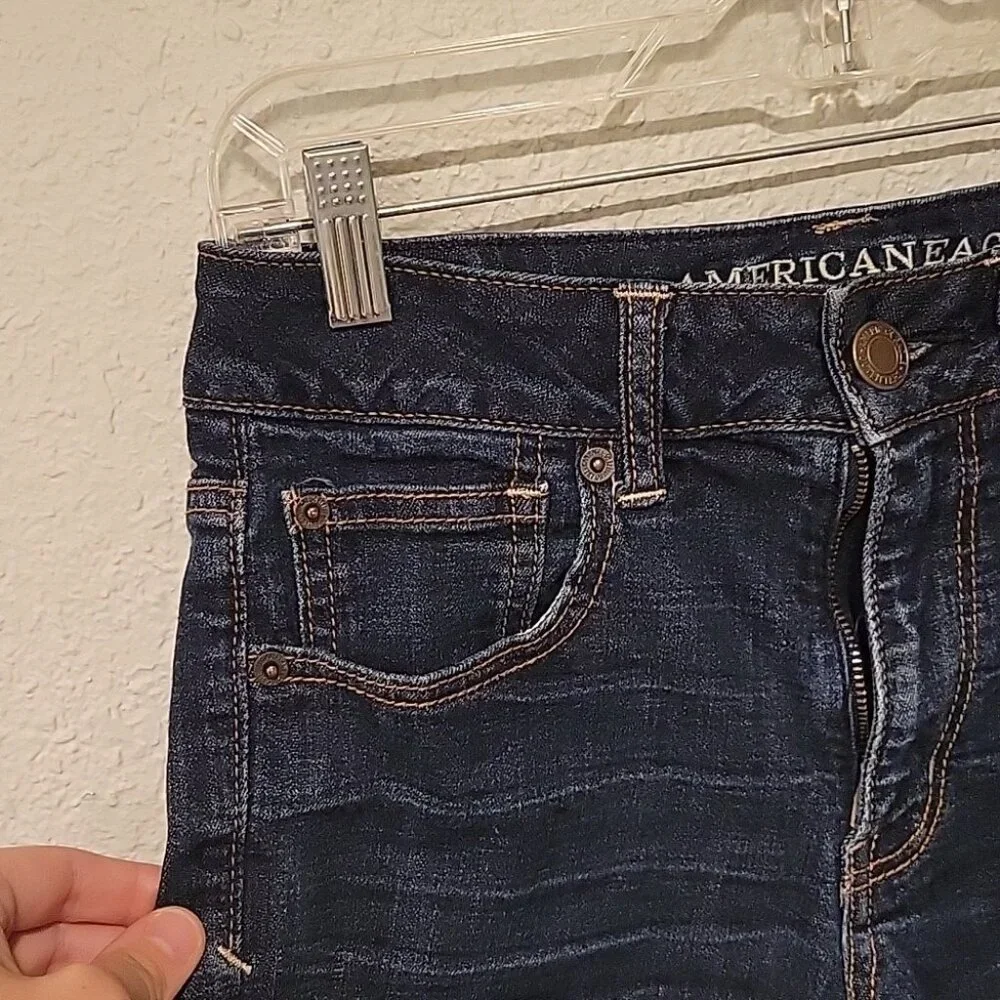 American eagle dark wash super stretch frayed hemline Jean shorts size 6 - Picture 3 of 7